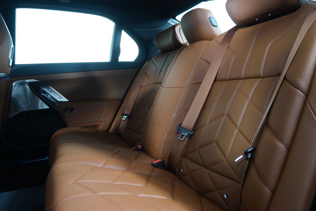 Thumbnail: 2026 BMW 7 Series - 17