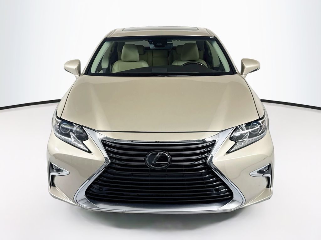 Thumbnail: 2016 Lexus ES - 2