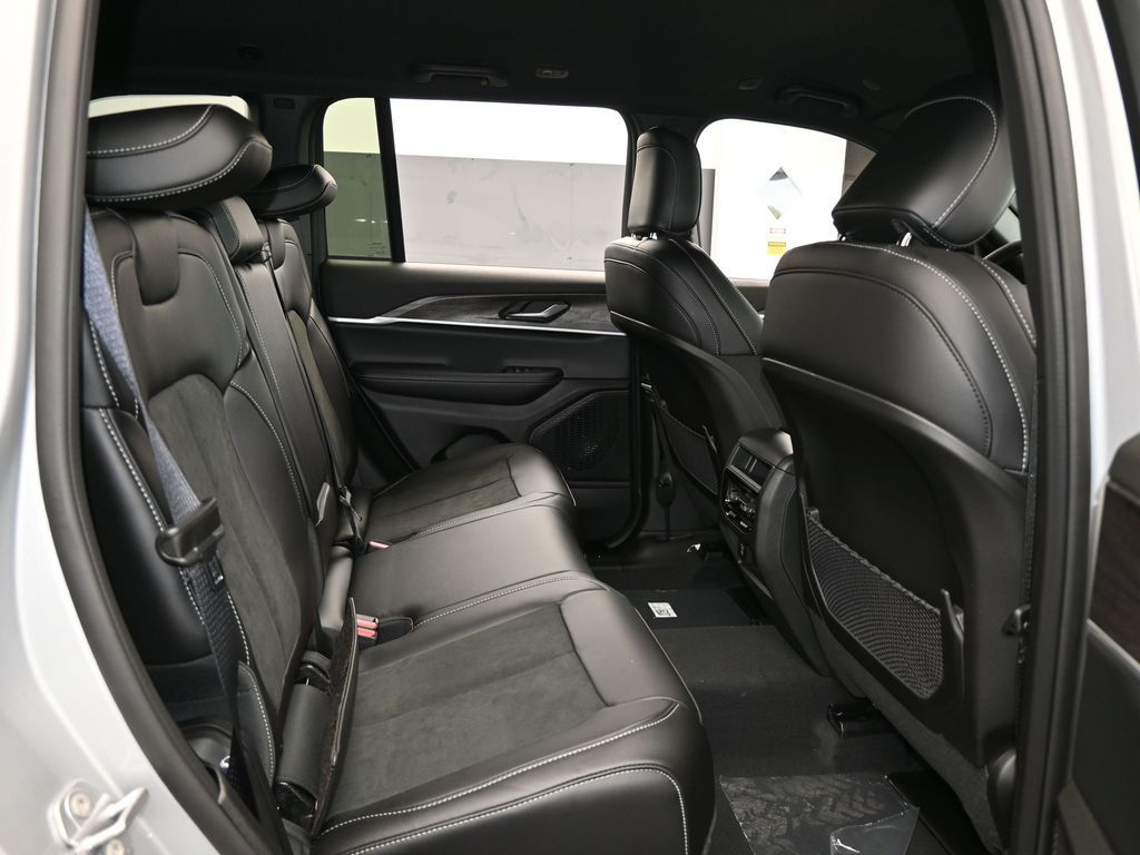 New 2026 Silver Zynith Jeep Laredo image 34