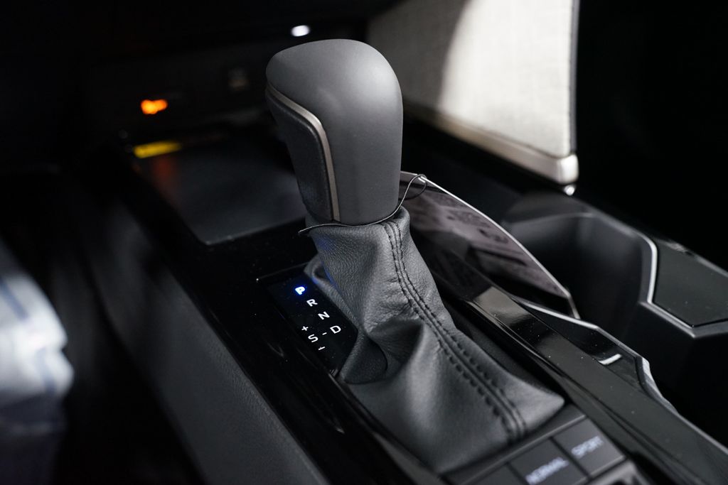 Thumbnail: 2025 Toyota Camry - 22