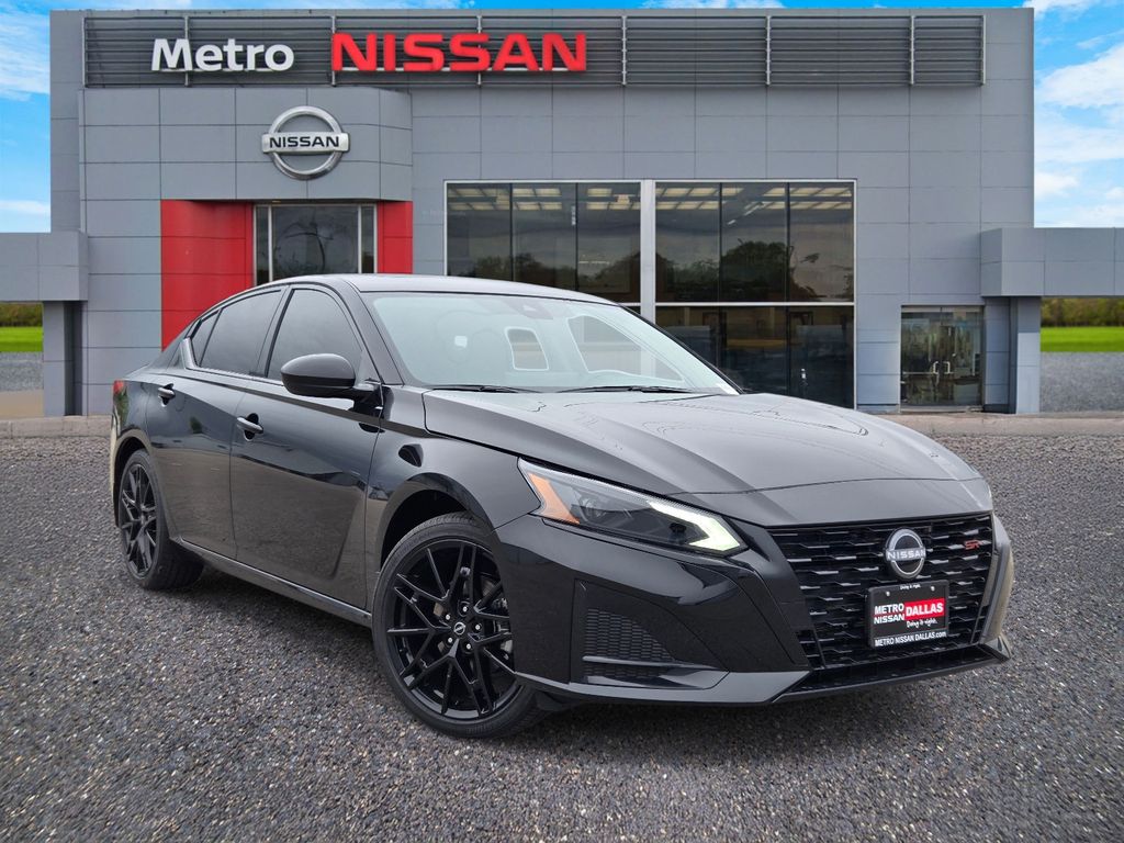 Super Black 2026 Nissan Altima 2.5 SR FWD Sedan Front-Wheel Drive Continuously Variable Transmission
