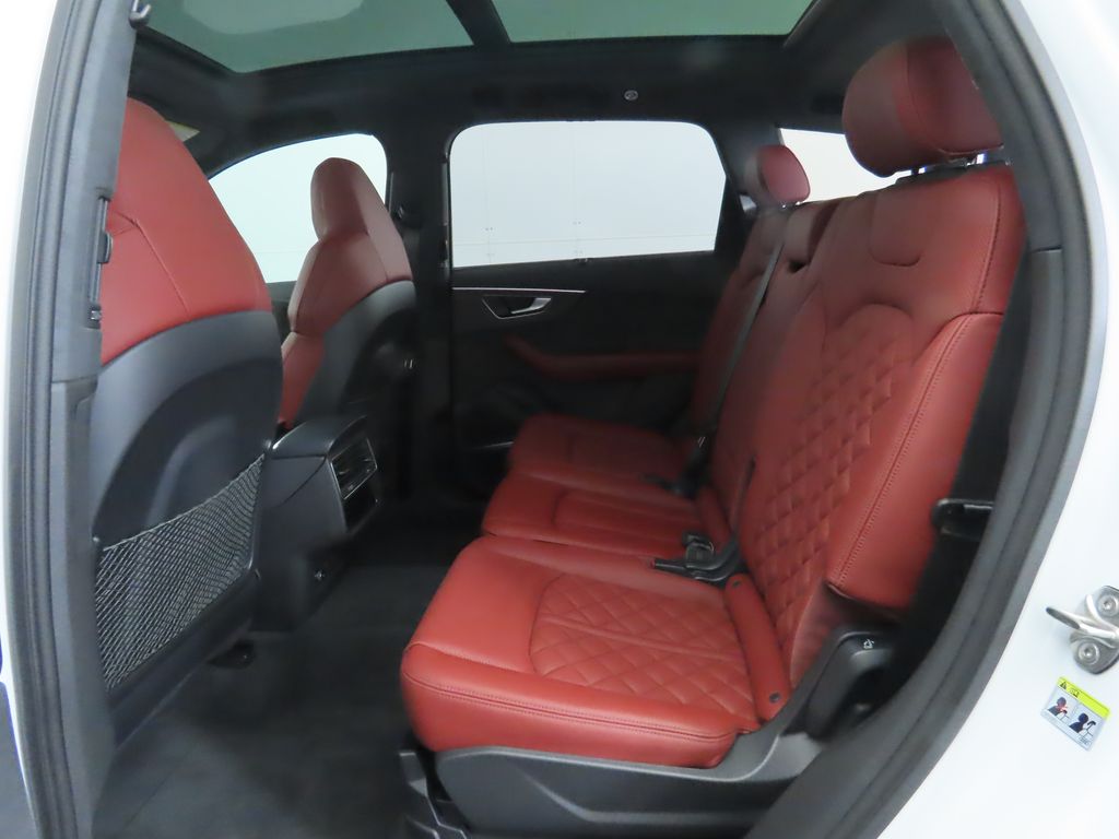 Thumbnail: 2025 Audi SQ7 - 22