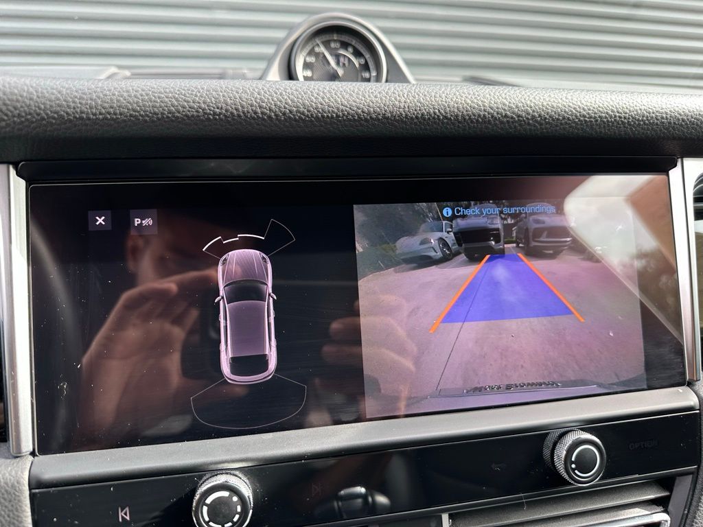 Thumbnail: 2023 Porsche Macan - 27