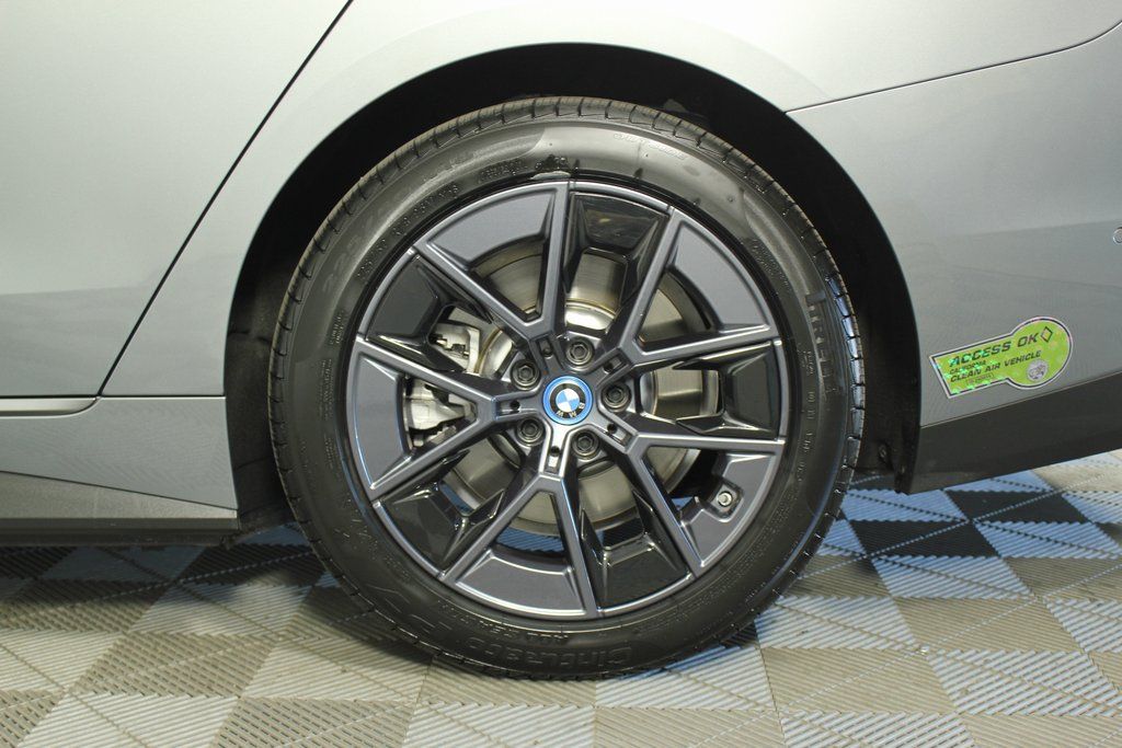 Thumbnail: 2023 BMW i4 - 15