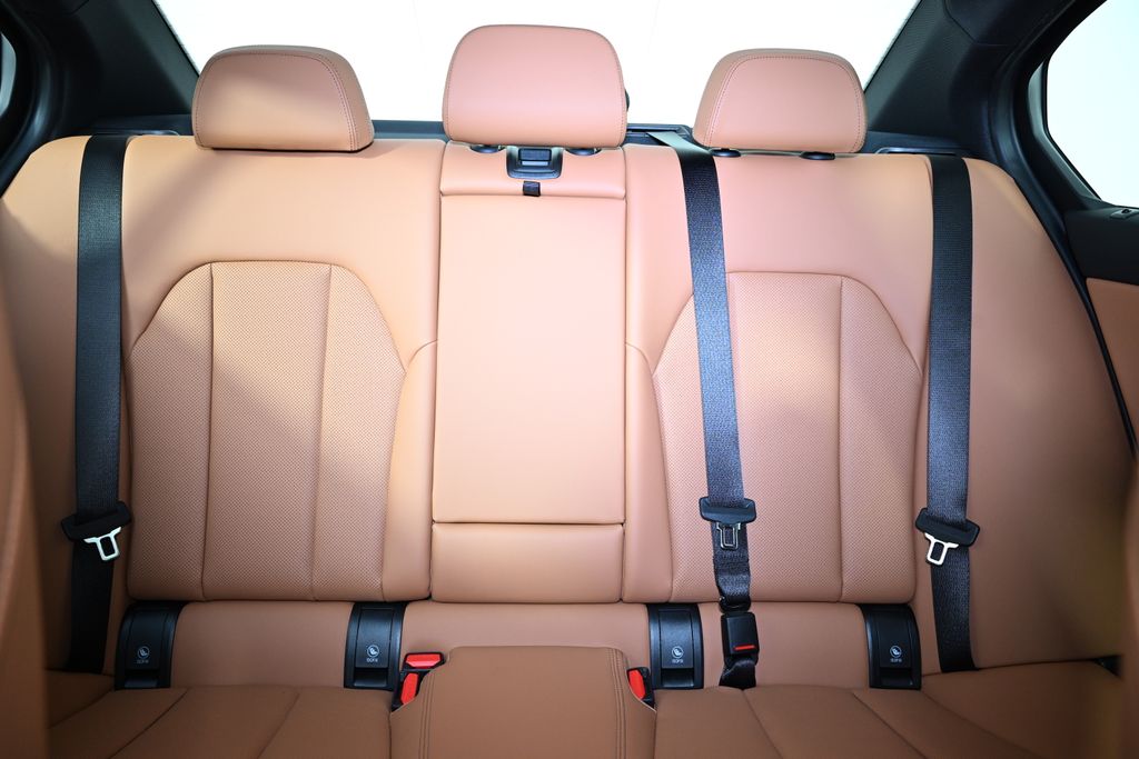 Thumbnail: 2025 BMW 3 Series - 25