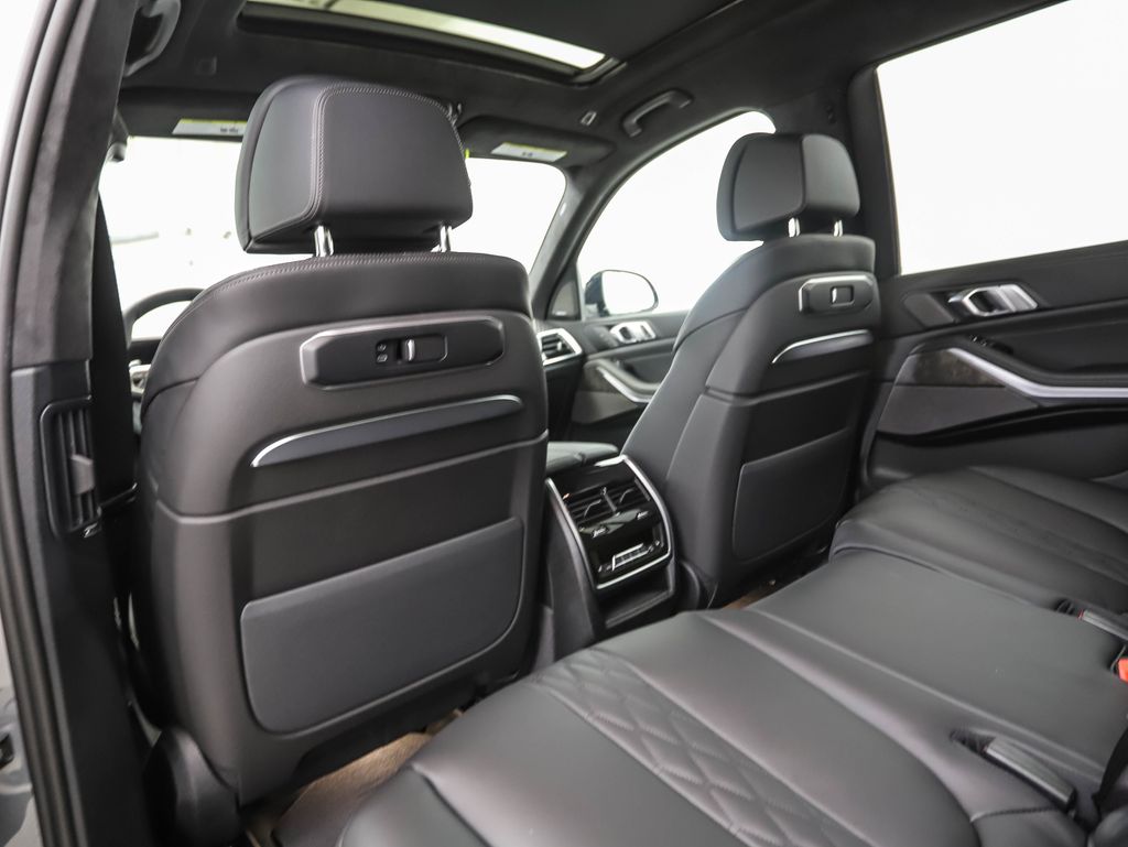 Thumbnail: 2026 BMW X7 - 20