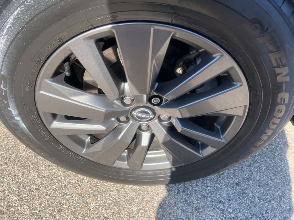2022 Nissan Pathfinder SV photo