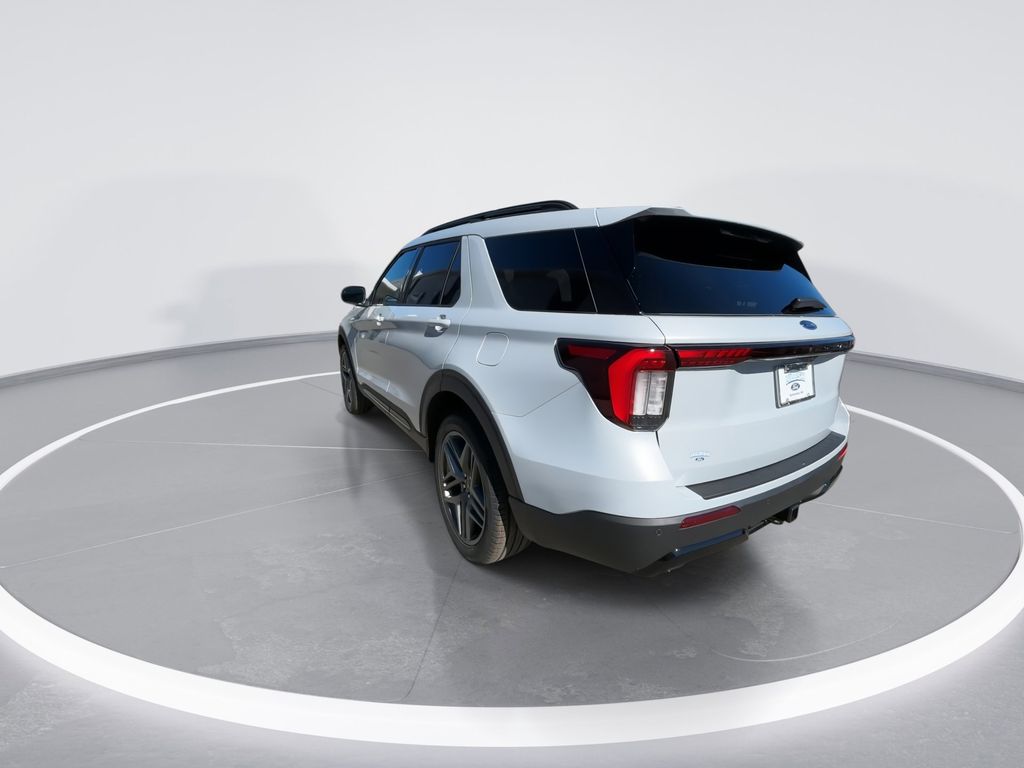 New 2026 Space White Metallic Ford ST-Line image 6