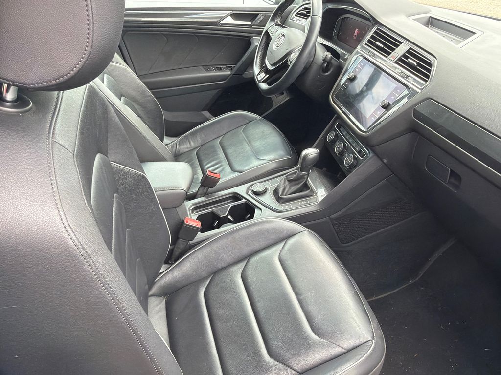Used 2019 Platinum Gray Metallic Volkswagen 2.0T SEL Premium R-Line image 10