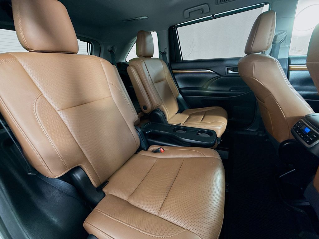 Thumbnail: 2019 Toyota Highlander - 28