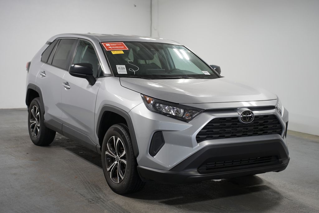 2022 Toyota RAV4 LE 3