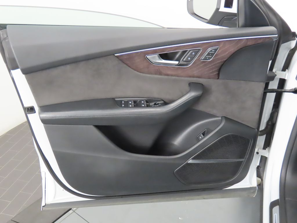 Thumbnail: 2019 Audi Q8 - 32