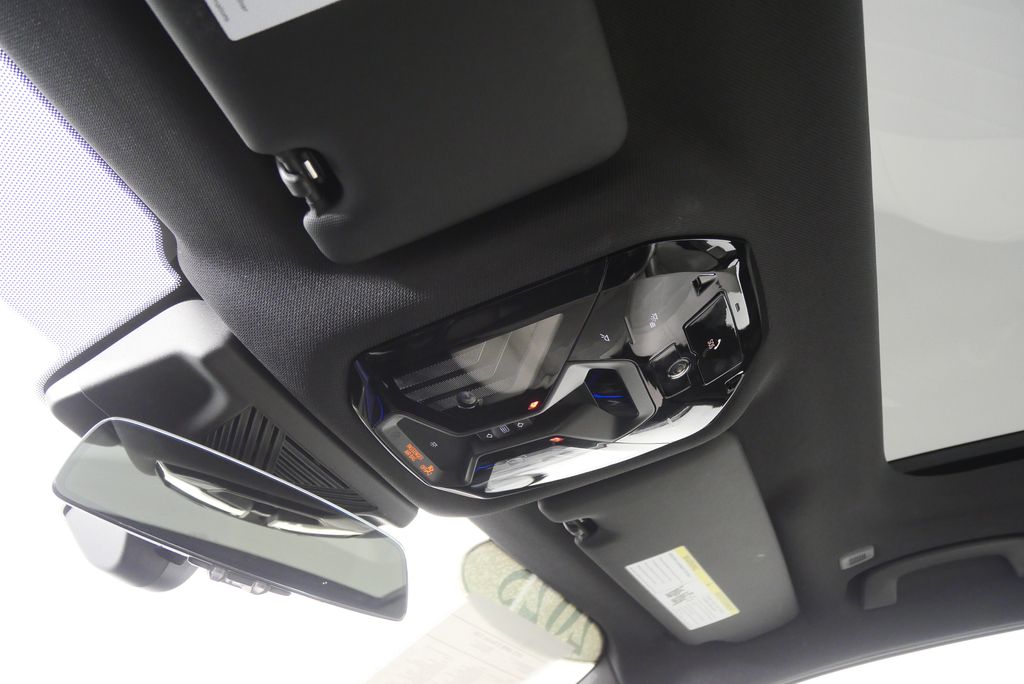 Thumbnail: 2025 BMW 5 Series - 23