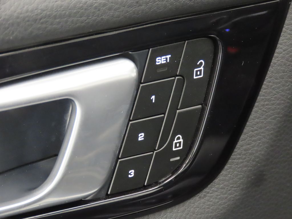 Thumbnail: 2023 Porsche Cayenne - 32