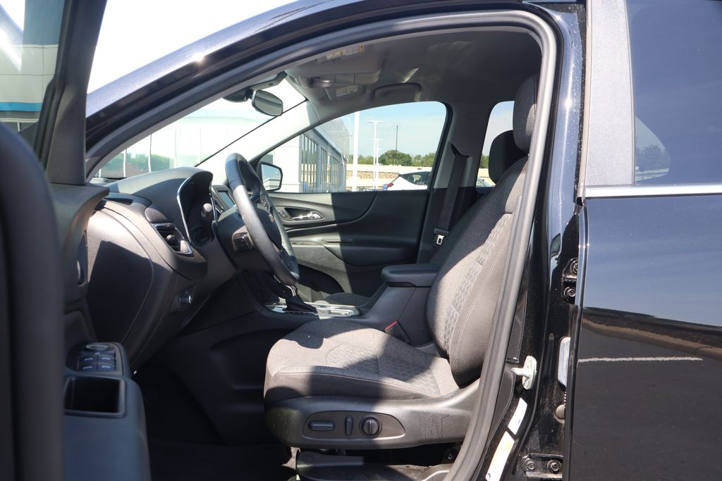 Thumbnail: 2023 Chevrolet Equinox - 10