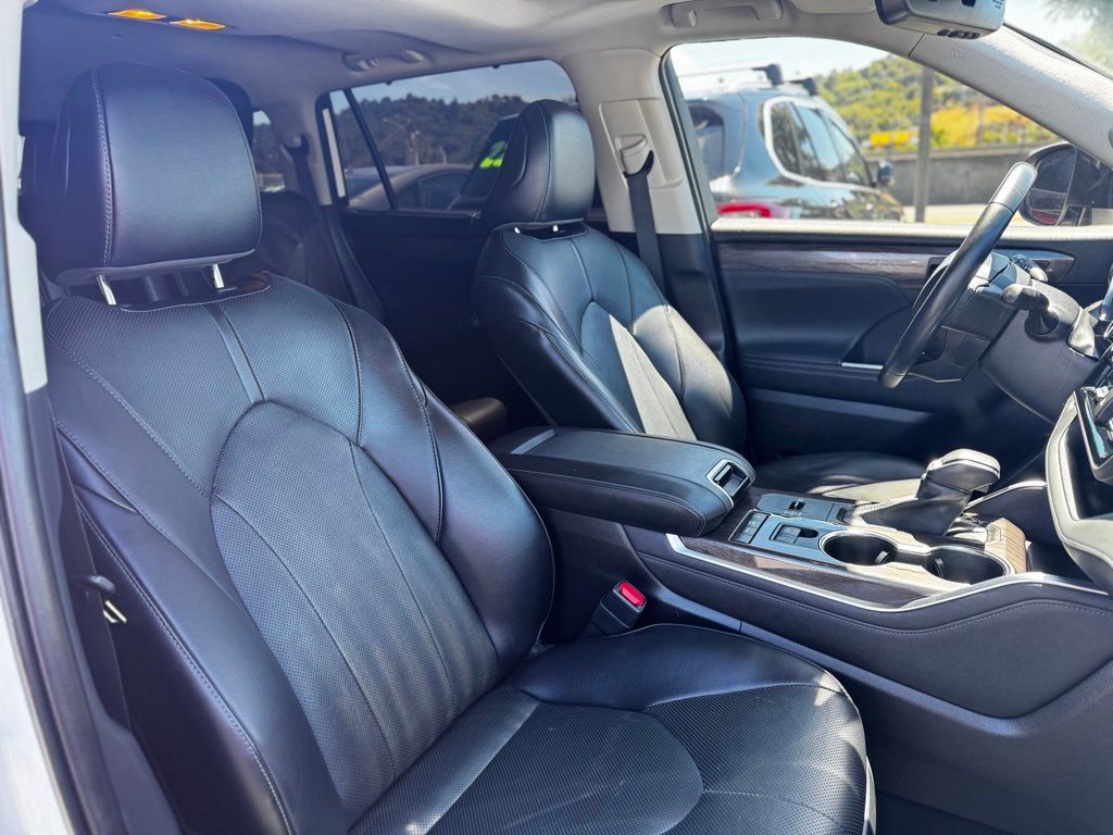 Used 2022 Toyota Highlander Hybrid SUV