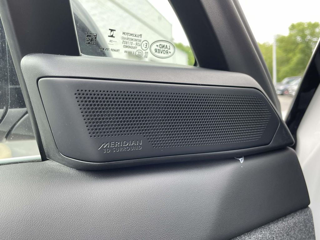 New 2026 White Land Rover Dynamic SE image 35