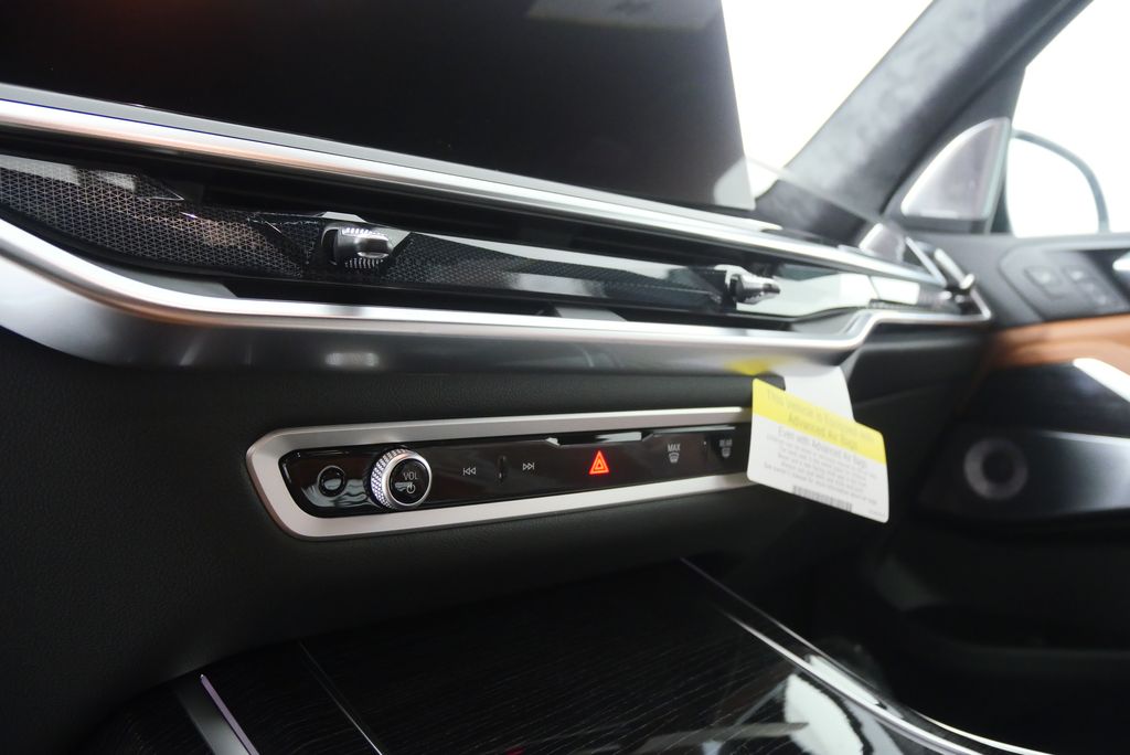 Thumbnail: 2026 BMW X7 - 24