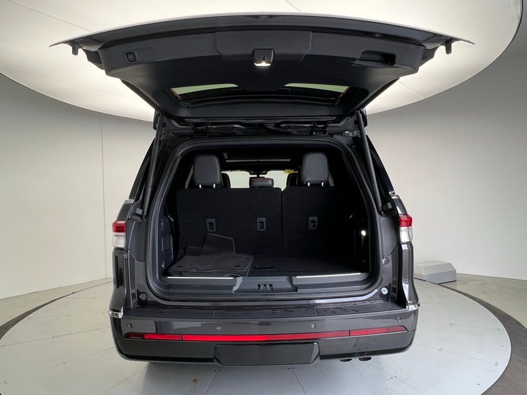 Thumbnail: 2024 Lincoln Navigator - 5