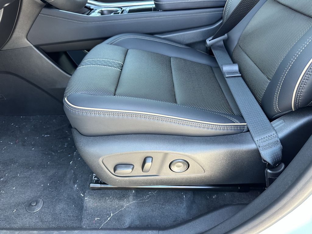 new 2026 Chevrolet Traverse car, priced at $53,495