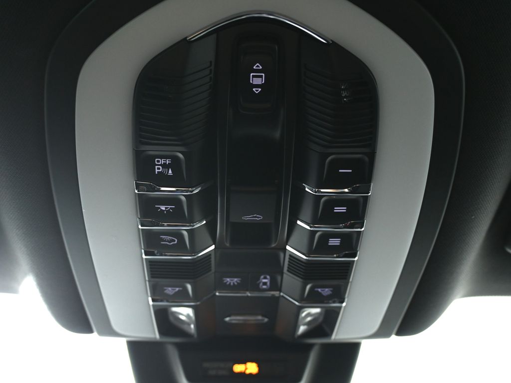 Thumbnail: 2024 Porsche Macan - 21