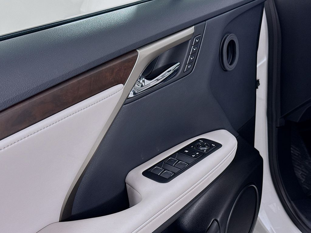 Thumbnail: 2020 Lexus RX - 17