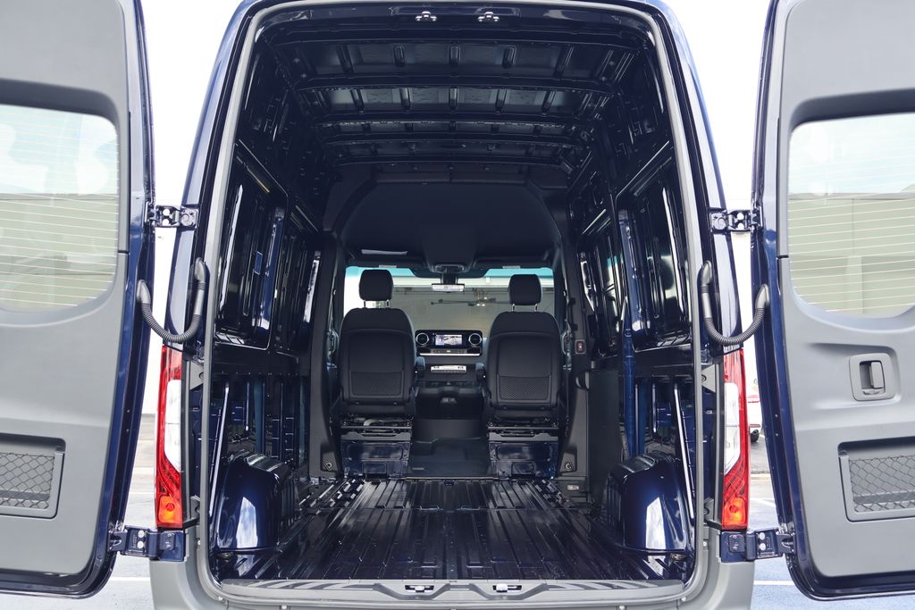 Thumbnail: 2026 Mercedes-Benz Sprinter - 8