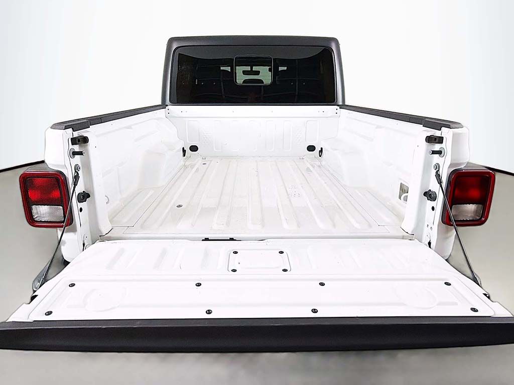 Used 2023 White Jeep Overland image 15