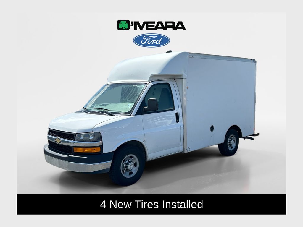 Summit White 2018 Chevrolet Express Chassis Van Rear-Wheel Drive 6-Speed Automatic Overdrive