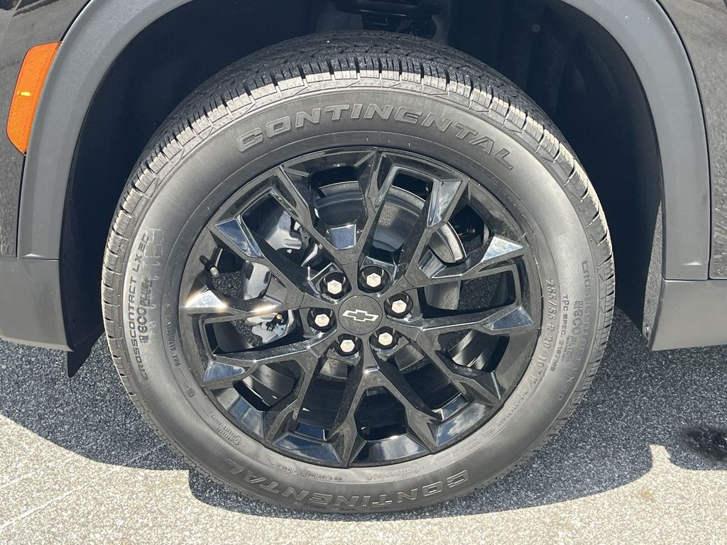 2025 Chevrolet Traverse LT photo