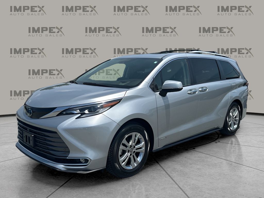 2021 Toyota Sienna Platinum's photo