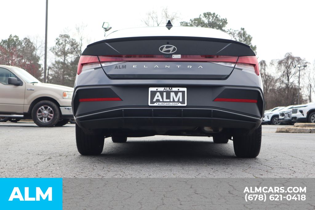 Used 2025 Gray Hyundai SEL Sport image 7