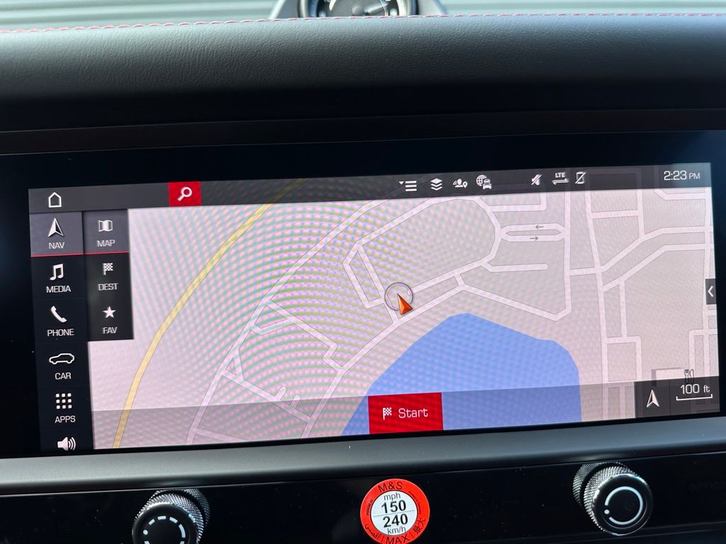 Thumbnail: 2026 Porsche Macan - 31