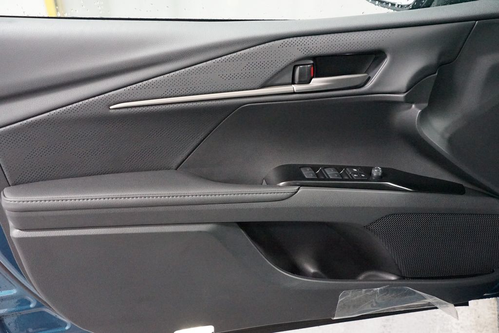 2025 Toyota Camry XSE 31