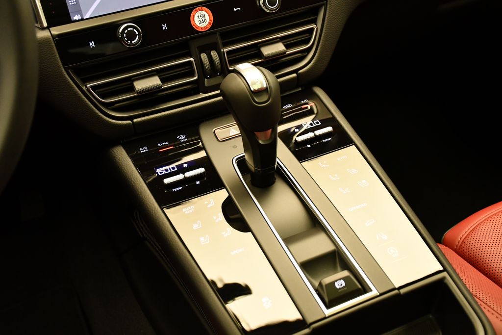 Thumbnail: 2025 Porsche Macan - 30