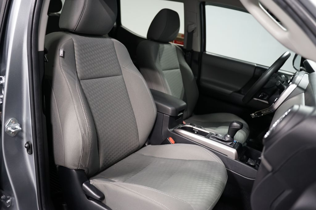 2022 Toyota Tacoma SR5 28