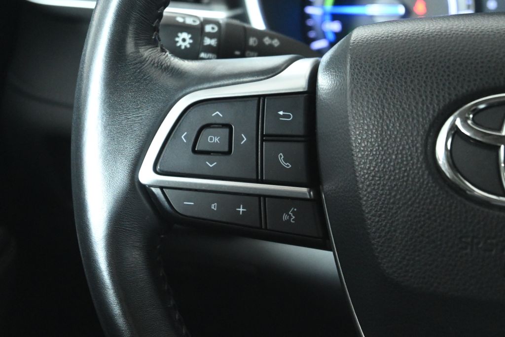 Thumbnail: 2022 Toyota Highlander - 18