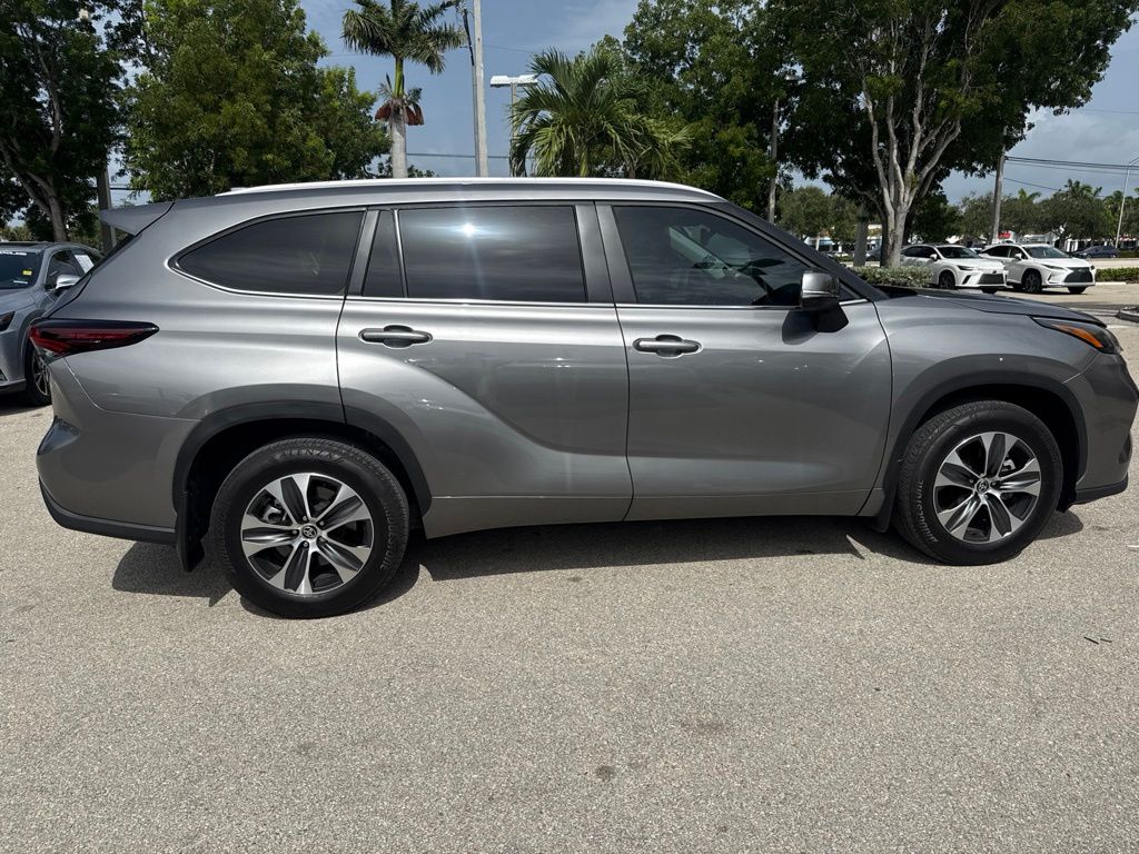 Used 2025  Toyota XLE image 6