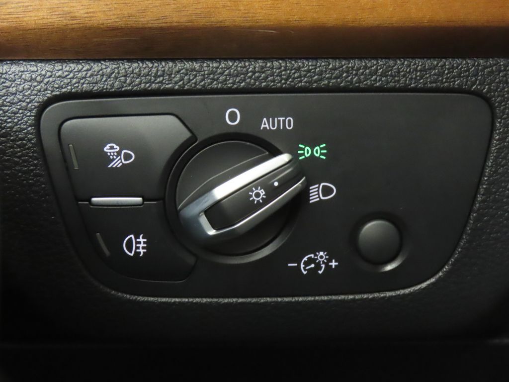 Thumbnail: 2023 Audi Q5 - 21