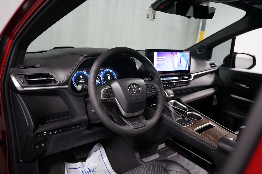 Thumbnail: 2025 Toyota Sienna - 11