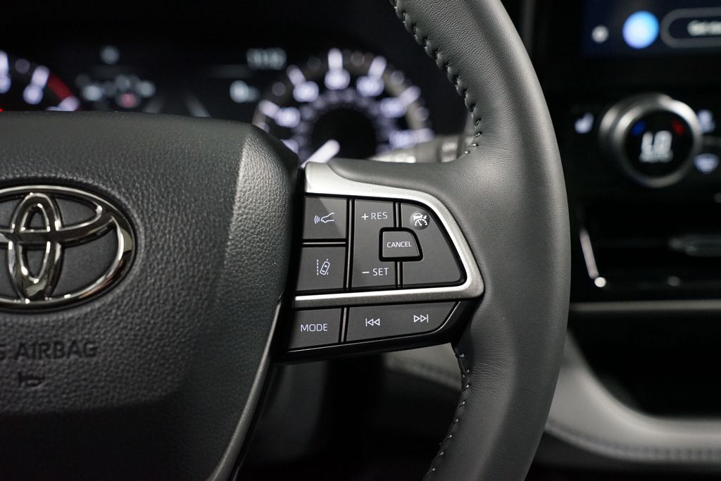 Thumbnail: 2026 Toyota Highlander - 14