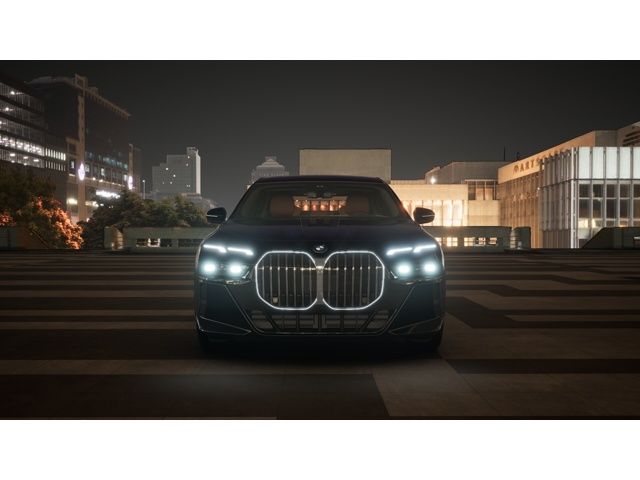 Thumbnail: 2025 BMW 7 Series - 3