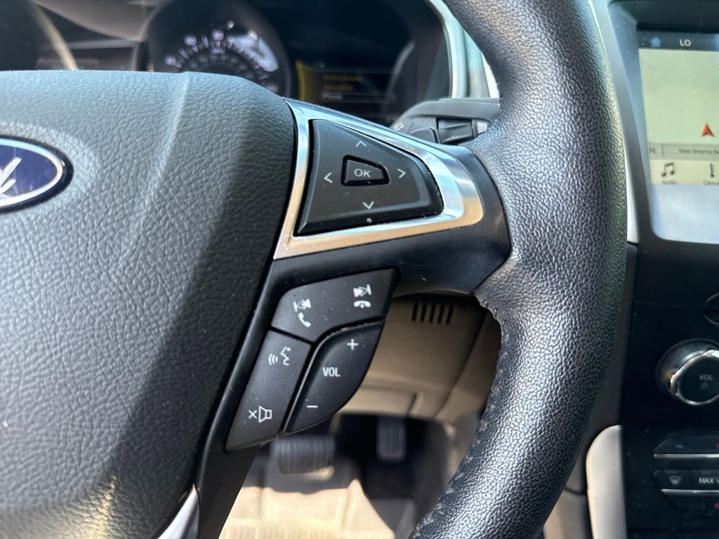 2018 Ford Edge SEL photo 16
