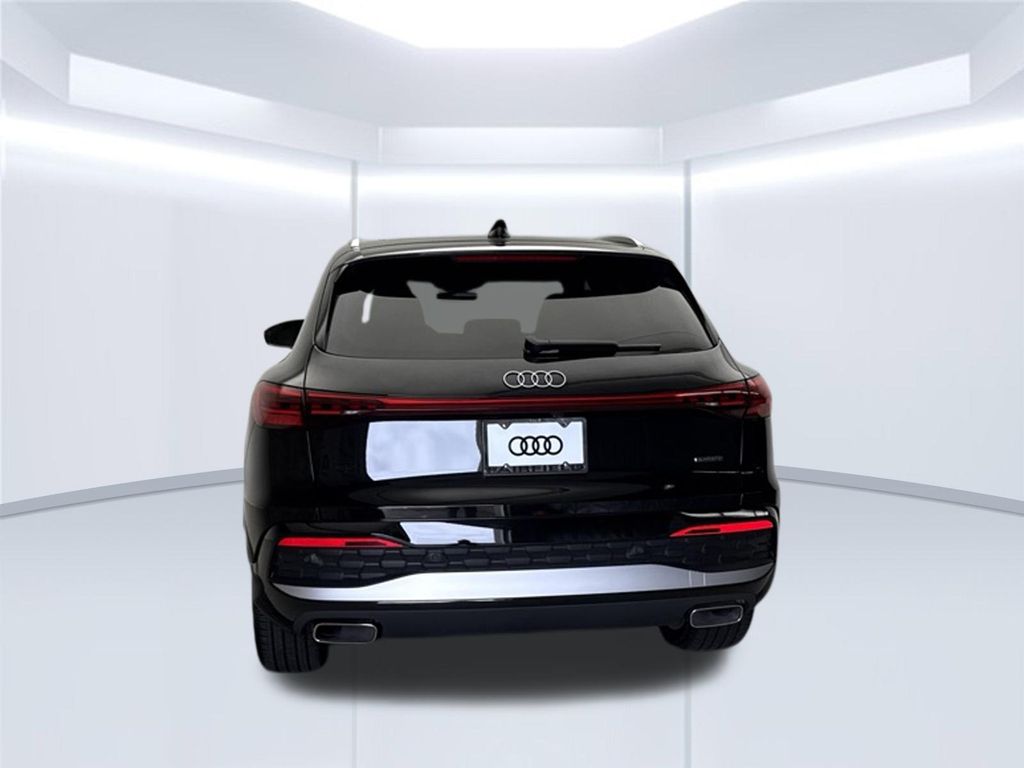 Thumbnail: 2025 Audi Q5 - 4