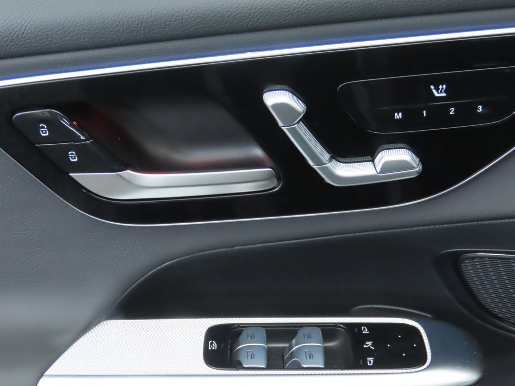 Thumbnail: 2025 Mercedes-Benz GLC - 23