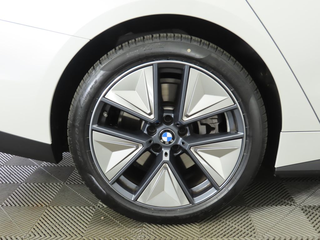 Thumbnail: 2025 BMW i4 - 31