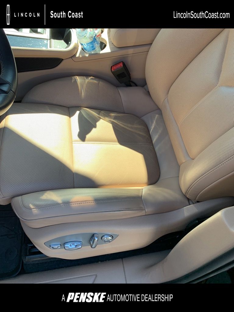 Thumbnail: 2023 Porsche Macan - 1