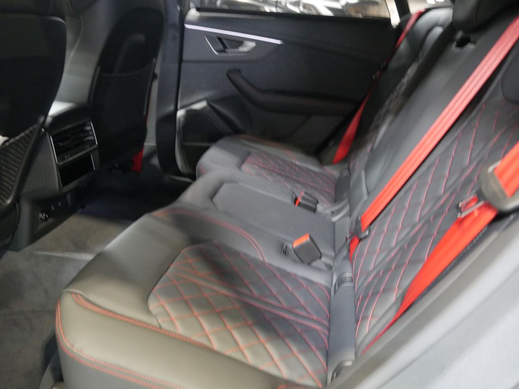 Thumbnail: 2026 Audi Q8 - 16