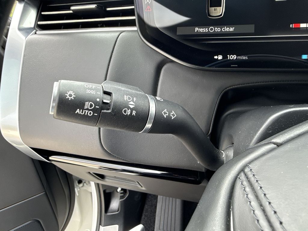 Thumbnail: 2023 Land Rover Range Rover - 28