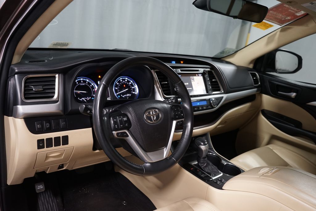 Thumbnail: 2019 Toyota Highlander - 7